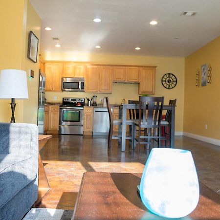 Serene 3Br Apartment 4Tvs Free Wi-Fi & Parking -E- 모스포인트 외부 사진