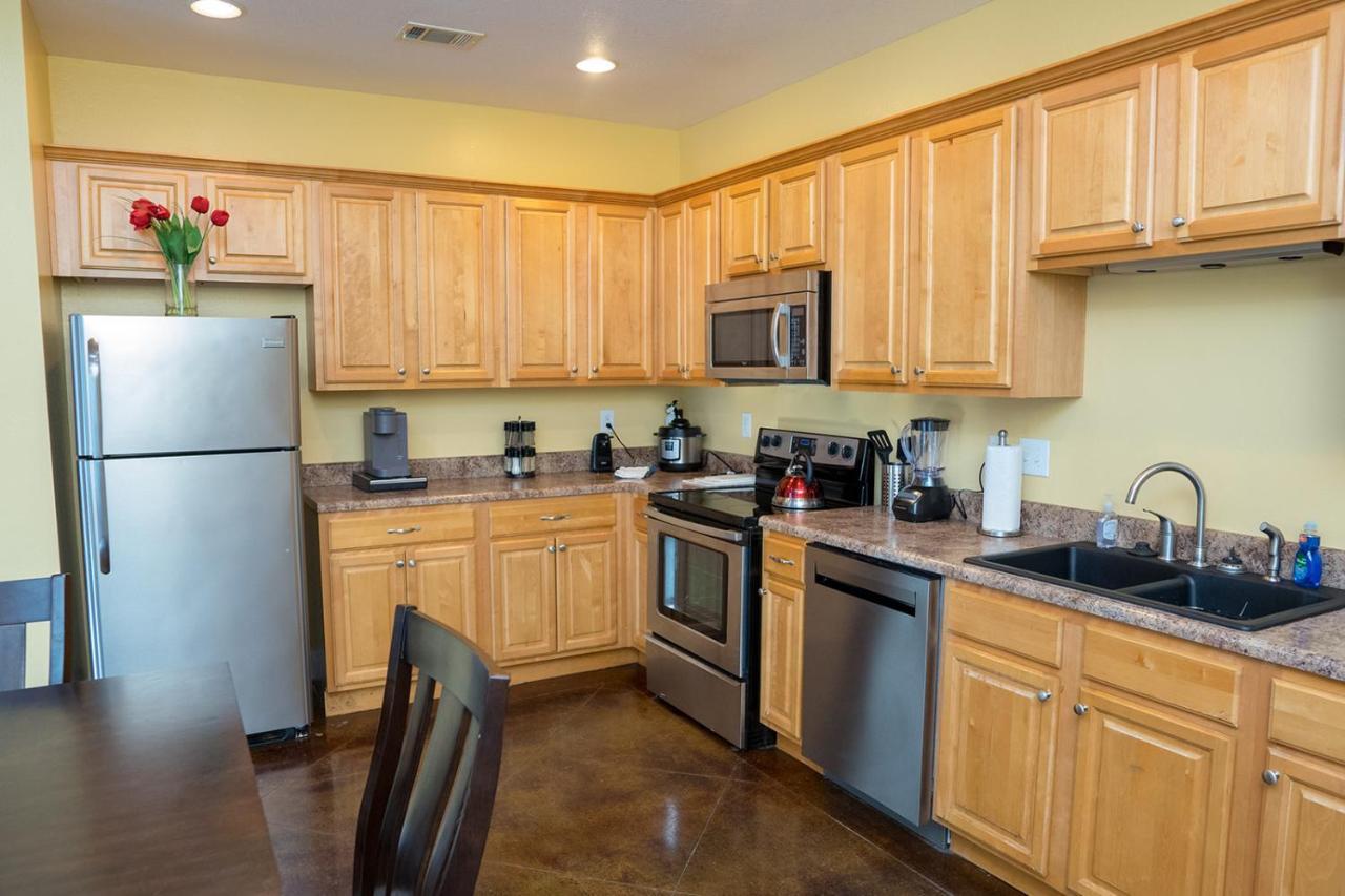 Serene 3Br Apartment 4Tvs Free Wi-Fi & Parking -E- 모스포인트 외부 사진
