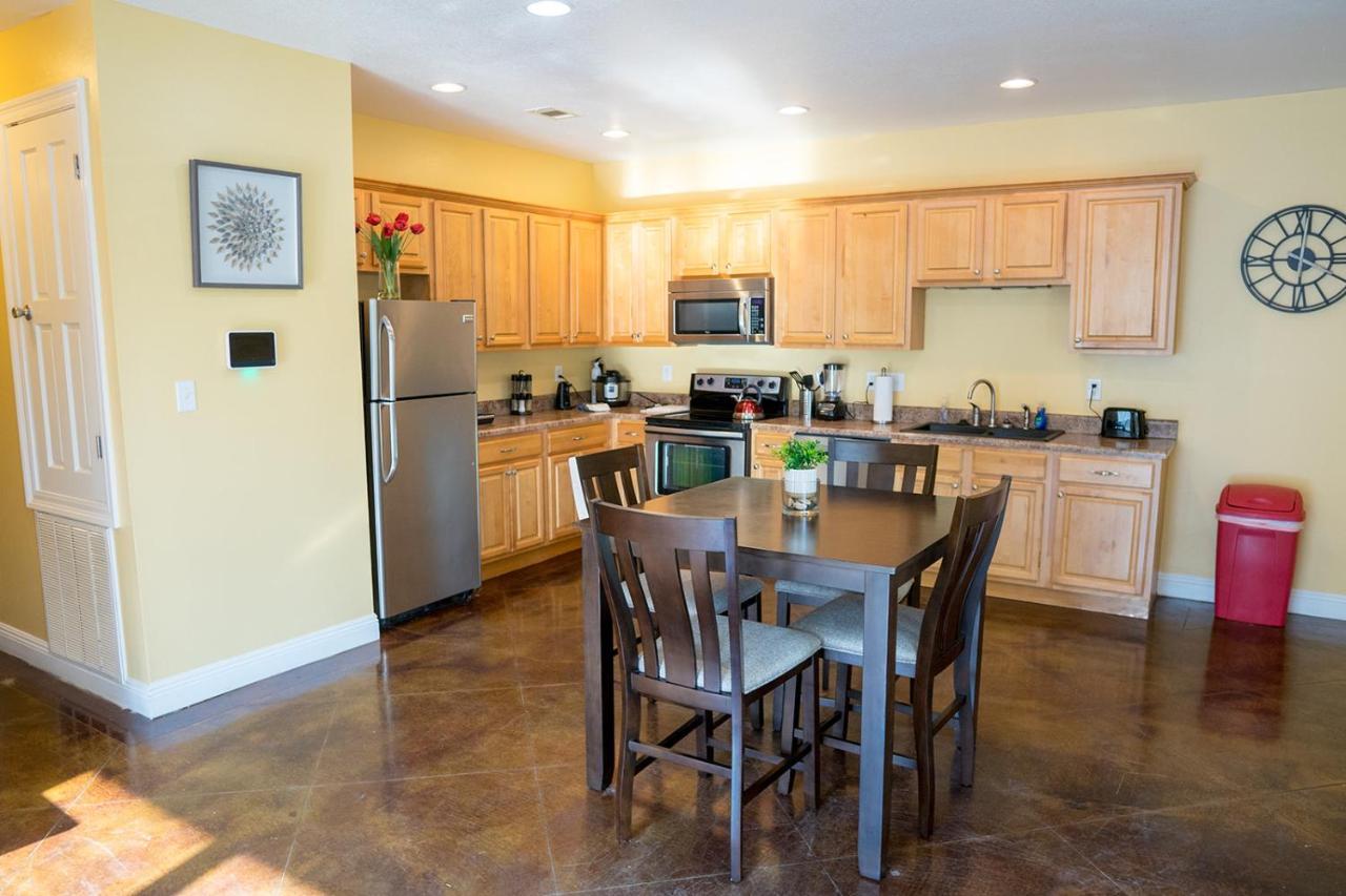 Serene 3Br Apartment 4Tvs Free Wi-Fi & Parking -E- 모스포인트 외부 사진