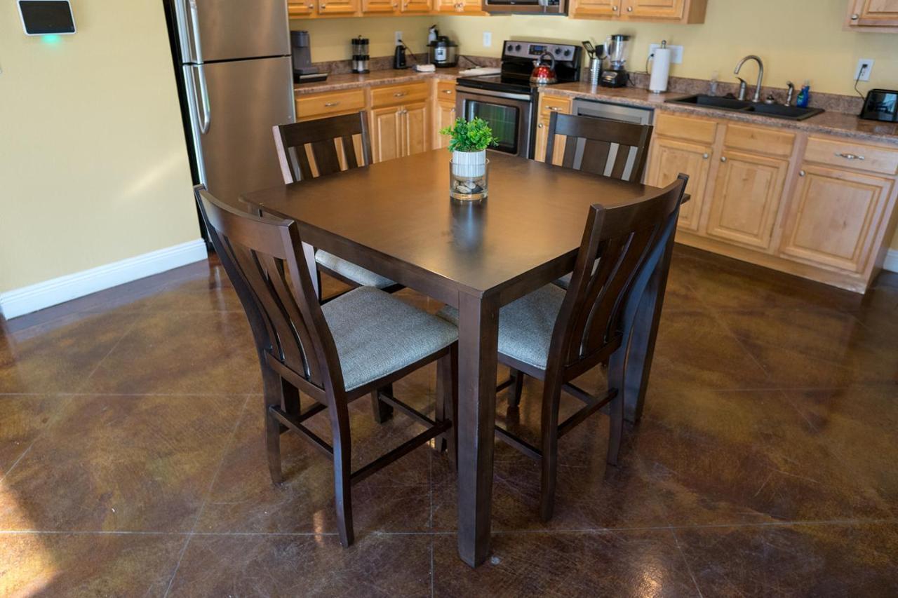 Serene 3Br Apartment 4Tvs Free Wi-Fi & Parking -E- 모스포인트 외부 사진
