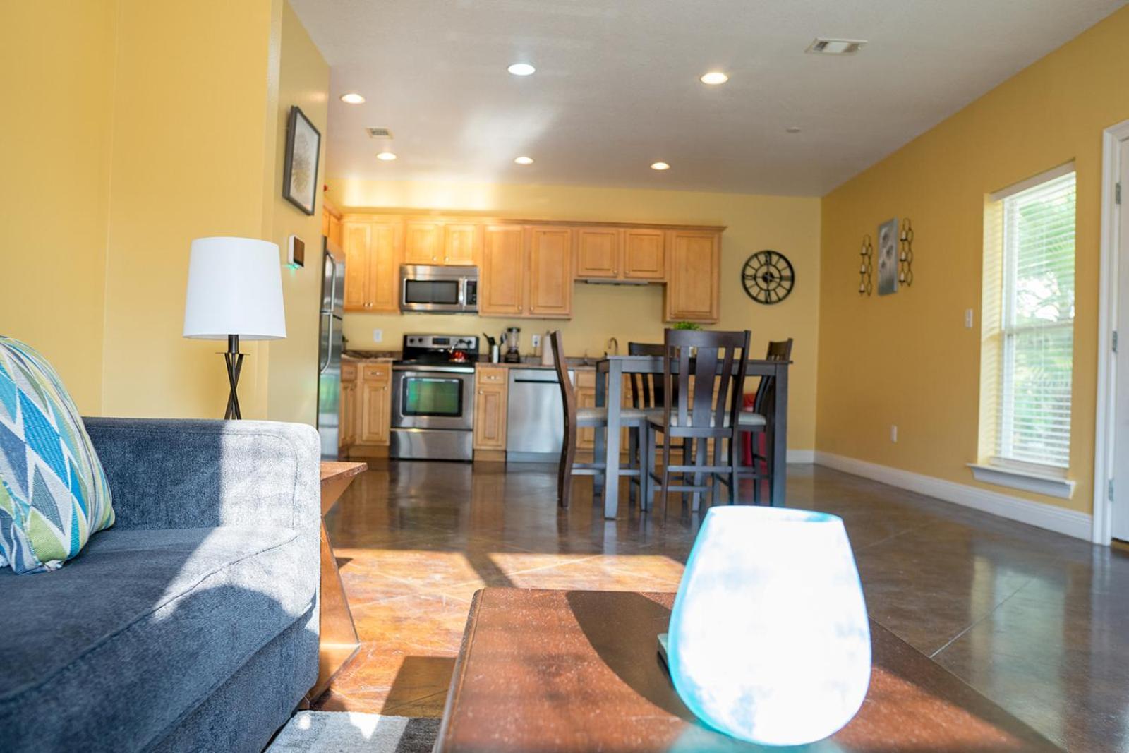 Serene 3Br Apartment 4Tvs Free Wi-Fi & Parking -E- 모스포인트 외부 사진