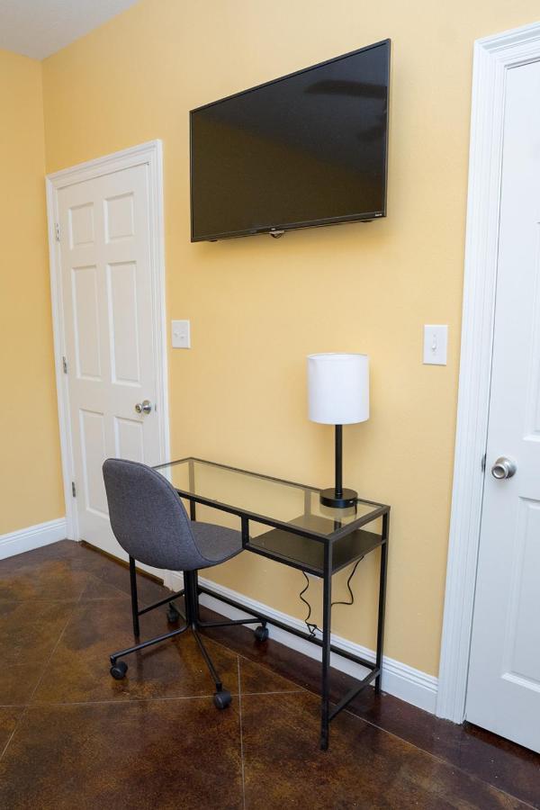 Serene 3Br Apartment 4Tvs Free Wi-Fi & Parking -E- 모스포인트 외부 사진